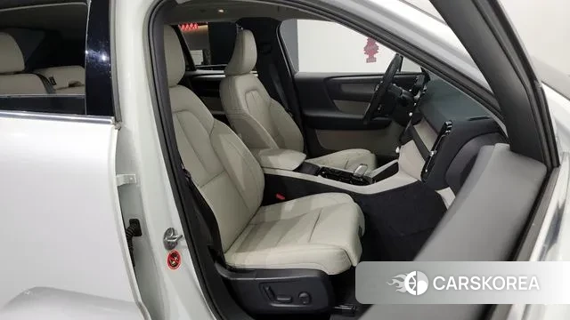Volvo XC40 2022 Белый из Кореи, фото 2
