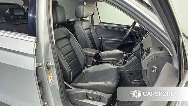 Volkswagen Tiguan second Generation 2018 Серебряный из Кореи, фото 2