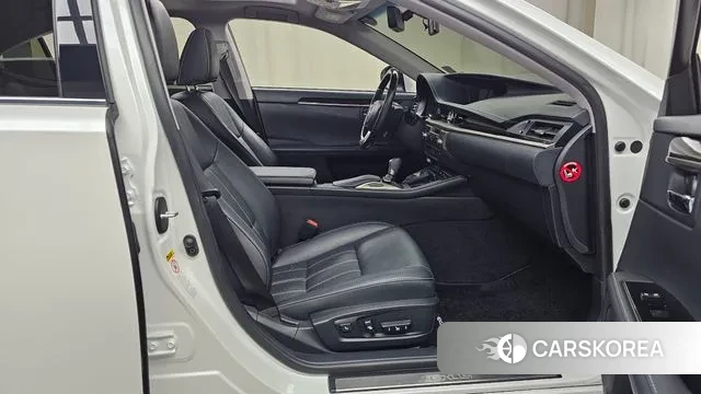 Lexus New ES300h 2018 Белый из Кореи, фото 2