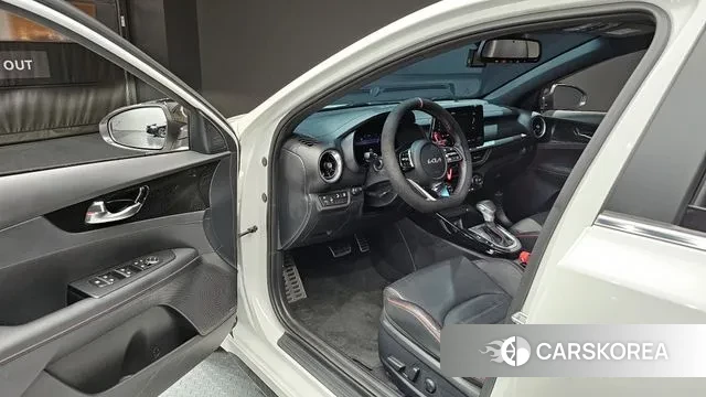 Kia The New K3 2nd generation 2023 Белый из Кореи, фото 2