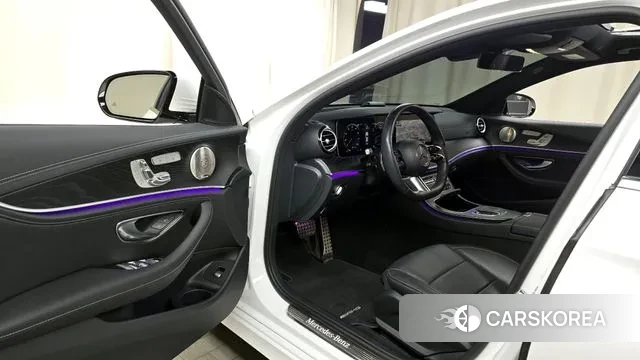 Mercedes-Benz E-Class W213 2023 Белый из Кореи, фото 2