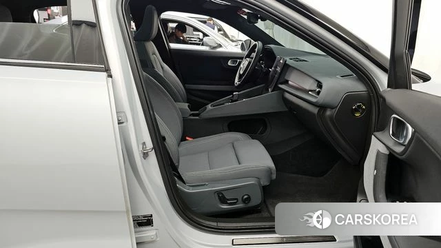 Polestar Polestar 2 2022 Светло-серебряный цвет из Кореи, фото 2