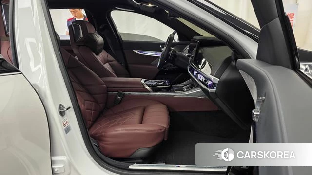 BMW 7 Series (G70) 2024 Белый из Кореи, фото 2