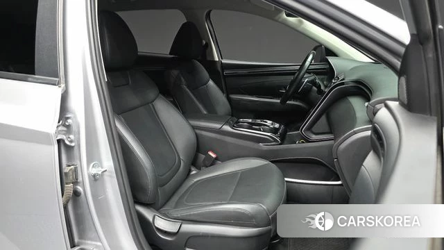 Hyundai Tucson (NX4) 2022 Серебристо-серый из Кореи, фото 2