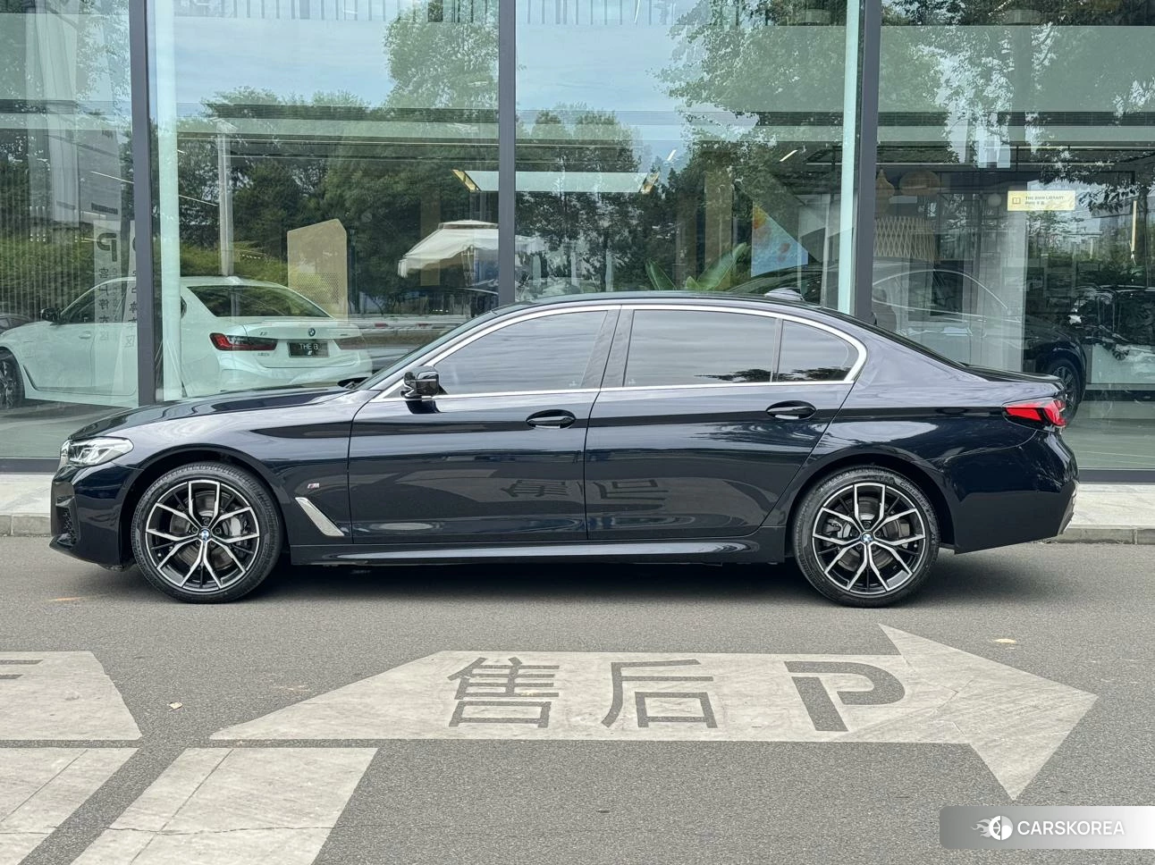 BMW 5 series 2023 Черный из Китая, фото 2