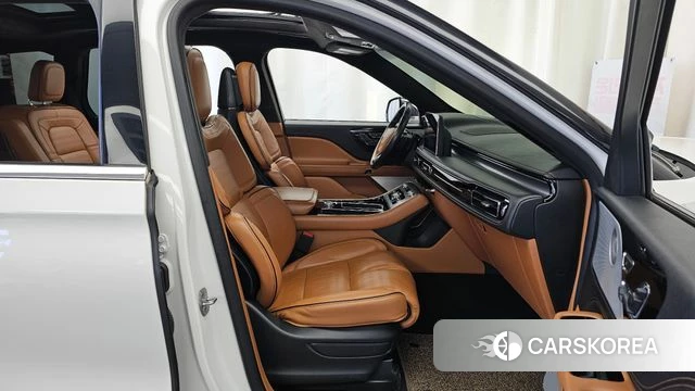 Lincoln Aviator 2nd generation 2022 Белый из Кореи, фото 2