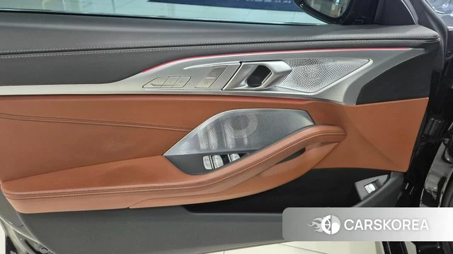 BMW 8 Series (G15) 2022 Черный из Кореи, фото 2