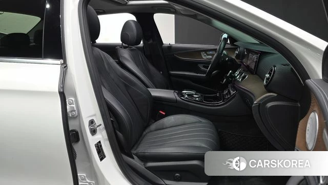 Mercedes-Benz E-Class W213 2020 Белый из Кореи, фото 2