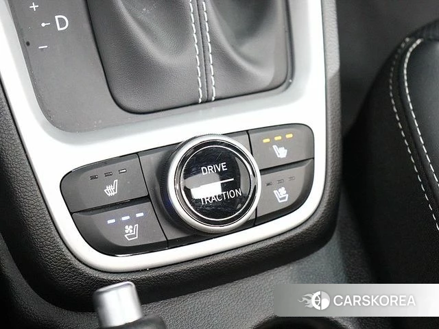 Hyundai Venue 2023 Белый из Кореи, фото 2