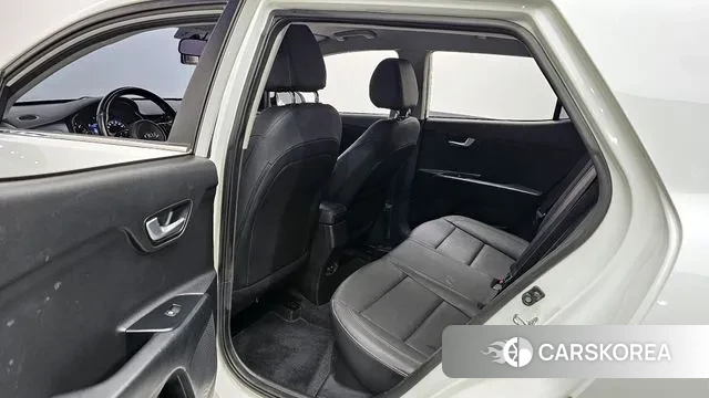 Kia Stonic 2018 Белый из Кореи, фото 2