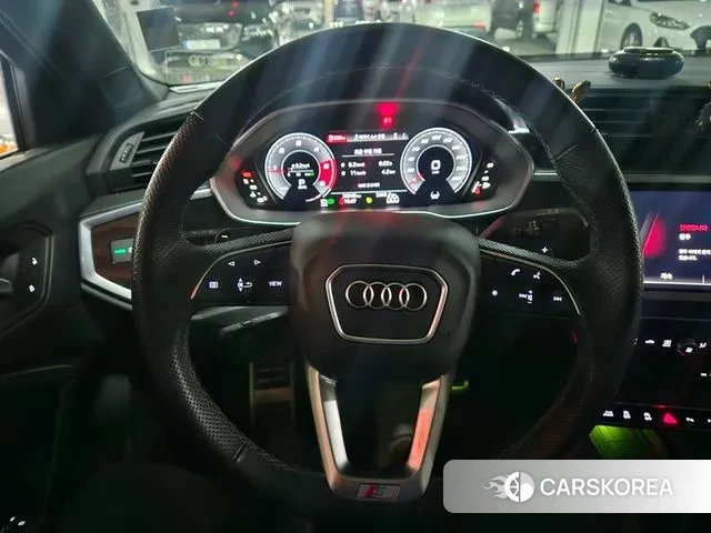 Audi Q3 (F3) 2022 Белый из Кореи, фото 2