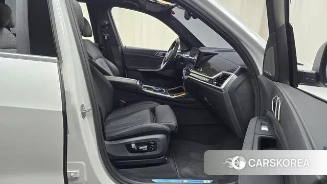 BMW X7 (G07) 2025 Белый из Кореи, фото 2