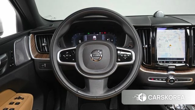 Volvo XC60 second Generation 2021 Белый из Кореи, фото 2