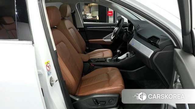 Audi Q3 (F3) 2022 Белый из Кореи, фото 2