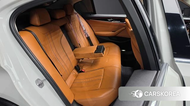 BMW 5 Series (G30) 2018 Белый из Кореи, фото 2