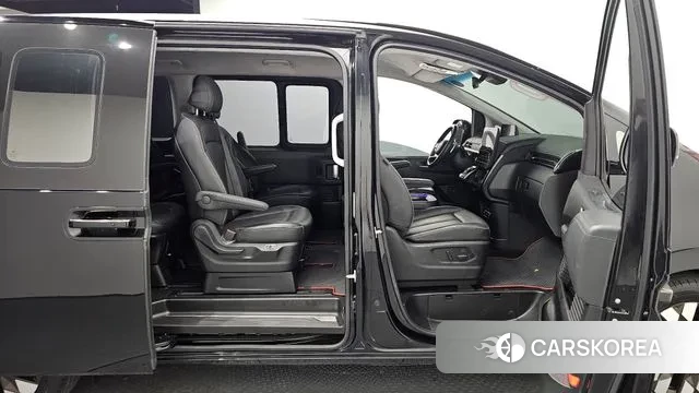 Hyundai Staria 2023 Черный из Кореи, фото 2