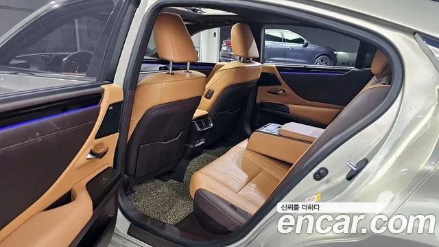 Lexus ES300h 7th generation 2019 Песочный из Кореи, фото 2