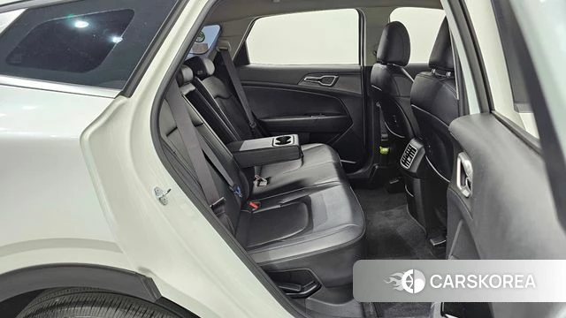 Kia Sportage 5th Generation Hybrid 2023 Белый из Кореи, фото 2
