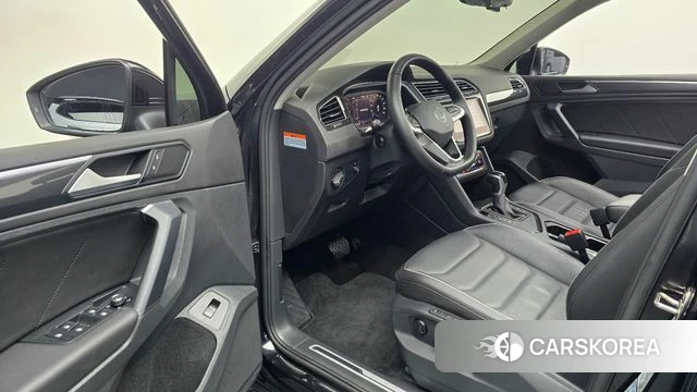 Volkswagen Tiguan second Generation 2023 Черный из Кореи, фото 2