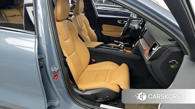 Volvo V60 Cross-Country 2nd Generation 2022 Серый из Кореи, фото 2