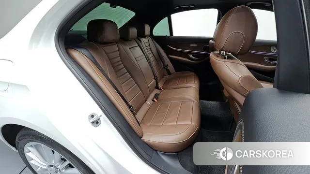 Mercedes-Benz E-Class W213 2021 Белый из Кореи, фото 2
