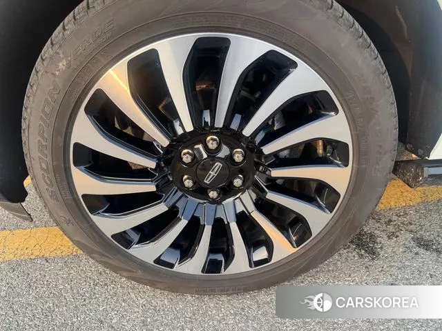 Lincoln Navigator 4th generation 2023 Белый из Кореи, фото 2