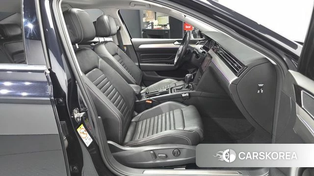 Volkswagen Passat GT (B8) 2022 Черный из Кореи, фото 2