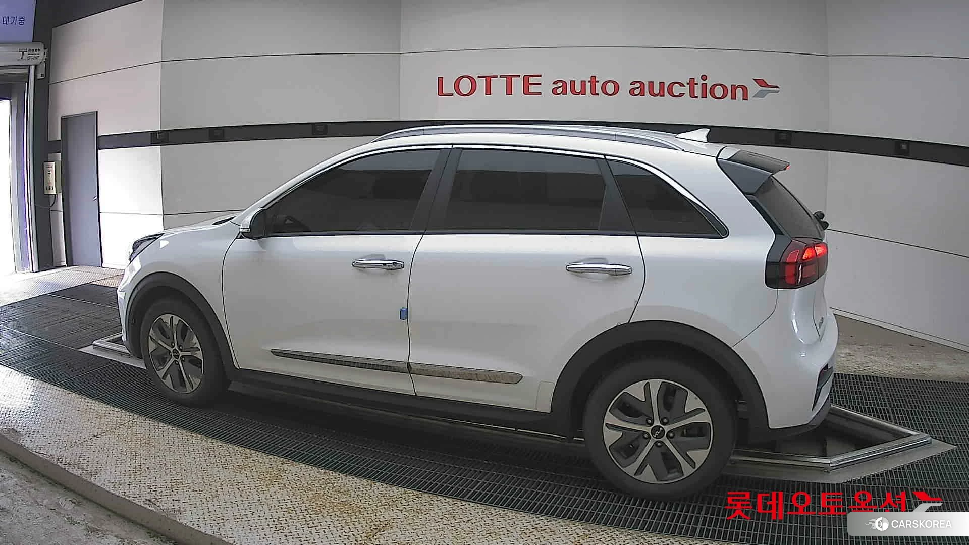 Kia Niro EV 2022 Snow White Pearl (optional) из Кореи, фото 2