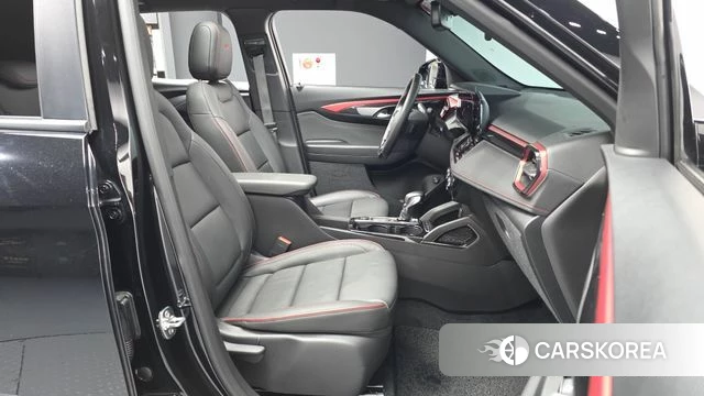 Chevrolet (GM Daewoo) The New Trail Blazer 2024 Черный из Кореи, фото 2