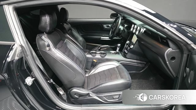 Ford Mustang 2021 Черный из Кореи, фото 2