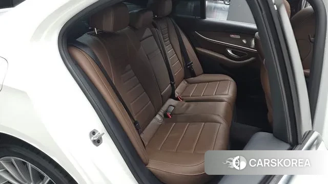 Mercedes-Benz E-Class W213 2023 Белый из Кореи, фото 2