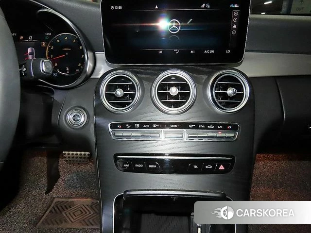 Mercedes-Benz C-Class W205 2021 Белый из Кореи, фото 2