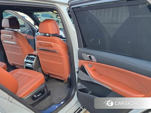 BMW X7 (G07) 2026 Небесно-голубой из Кореи, фото 2
