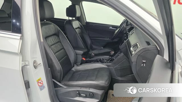 Volkswagen Tiguan second Generation 2020 Белый из Кореи, фото 2