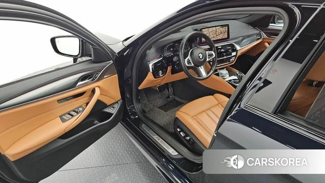 BMW 5 Series (G30) 2022 Черный из Кореи, фото 2