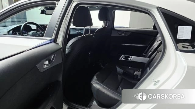 Kia The New K3 2nd generation 2022 Белый из Кореи, фото 2
