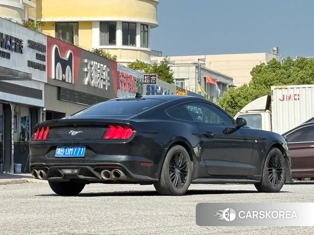 Ford Mustang 2022 Черный из Китая, фото 2