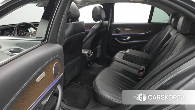 Mercedes-Benz E-Class W213 2018 Серый из Кореи, фото 2