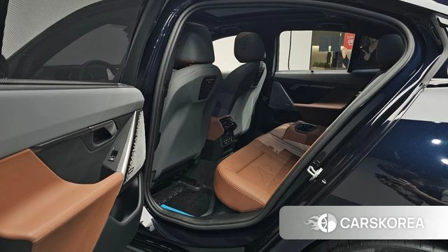 BMW 5 Series (G60) 2025 Черный из Кореи, фото 2