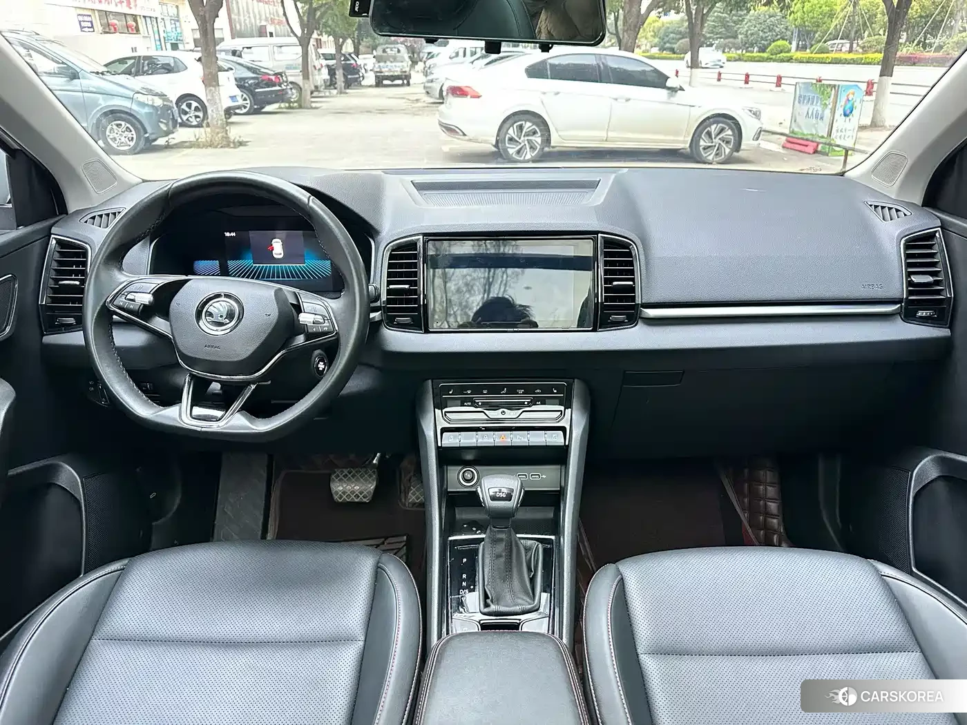 Skoda Karoq 2023 Белый из Китая, фото 2