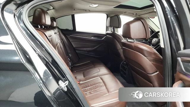 BMW 5 Series (G30) 2018 Черный из Кореи, фото 2