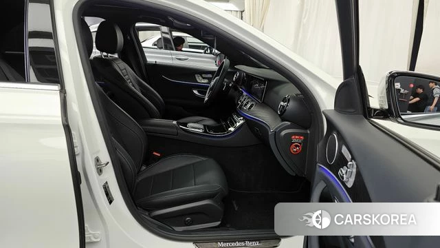 Mercedes-Benz E-Class W213 2022 Белый из Кореи, фото 2