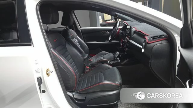 Kia The New K3 2nd generation 2021 Белый из Кореи, фото 2