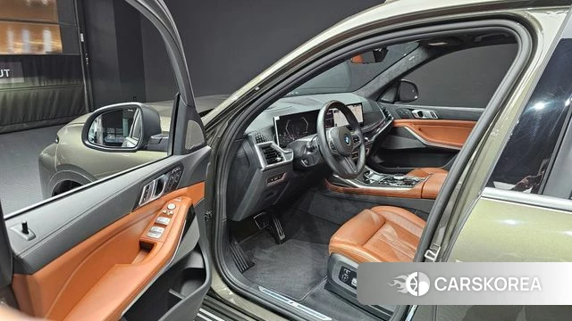 BMW X7 (G07) 2025 Песочный из Кореи, фото 2