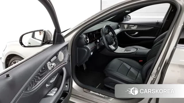 Mercedes-Benz E-Class W213 2022 Песочный из Кореи, фото 2