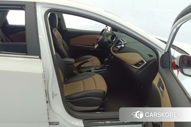 Chevrolet Cruze 2022 Белый из Китая, фото 2