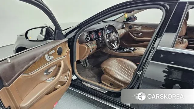 Mercedes-Benz E-Class W213 2019 Черный из Кореи, фото 2