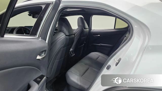 Lexus UX250h 2024 Белый из Кореи, фото 2
