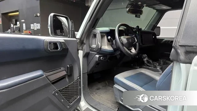 Ford Bronco 6th Generation 2024 Серебристо-серый из Кореи, фото 2