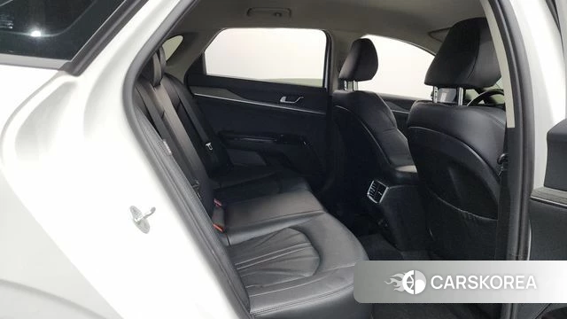 Kia The New K5 3rd generation 2023 Белый из Кореи, фото 2
